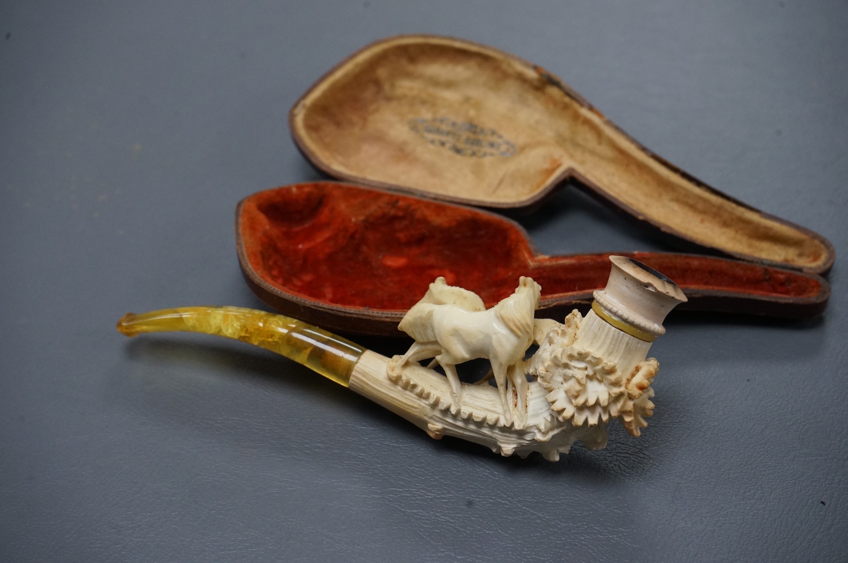 A carved meerschaum pipe, in case, pipe 14cm long.